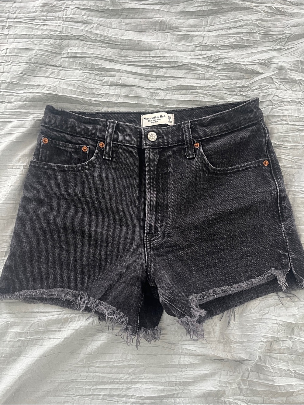 Abercrombie & Fitch The 4” Mom Short High Rise